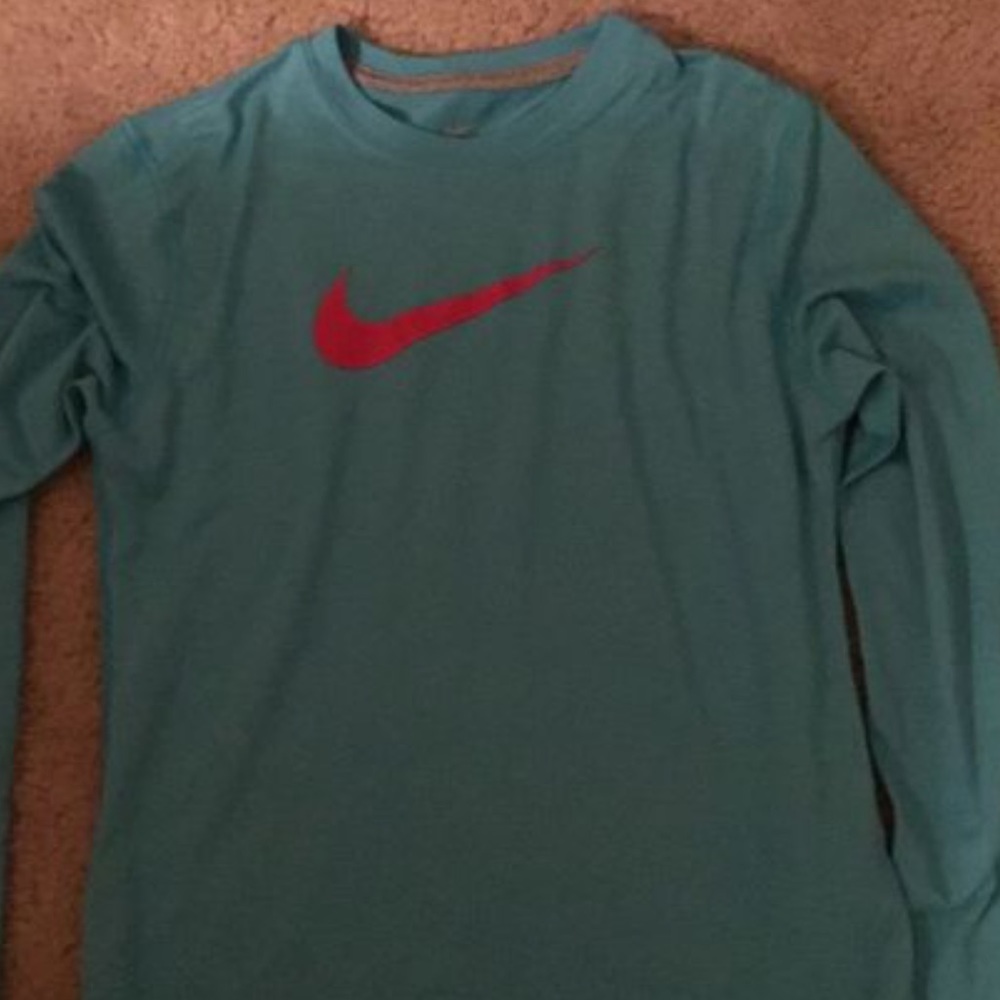 Girls Nike shirt